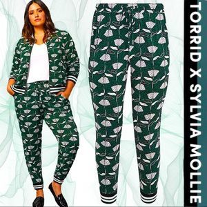 Torrid X Sylvia Mollie Studio Knit Green Floral Jogger 1 1XL & 2 2XL NWT